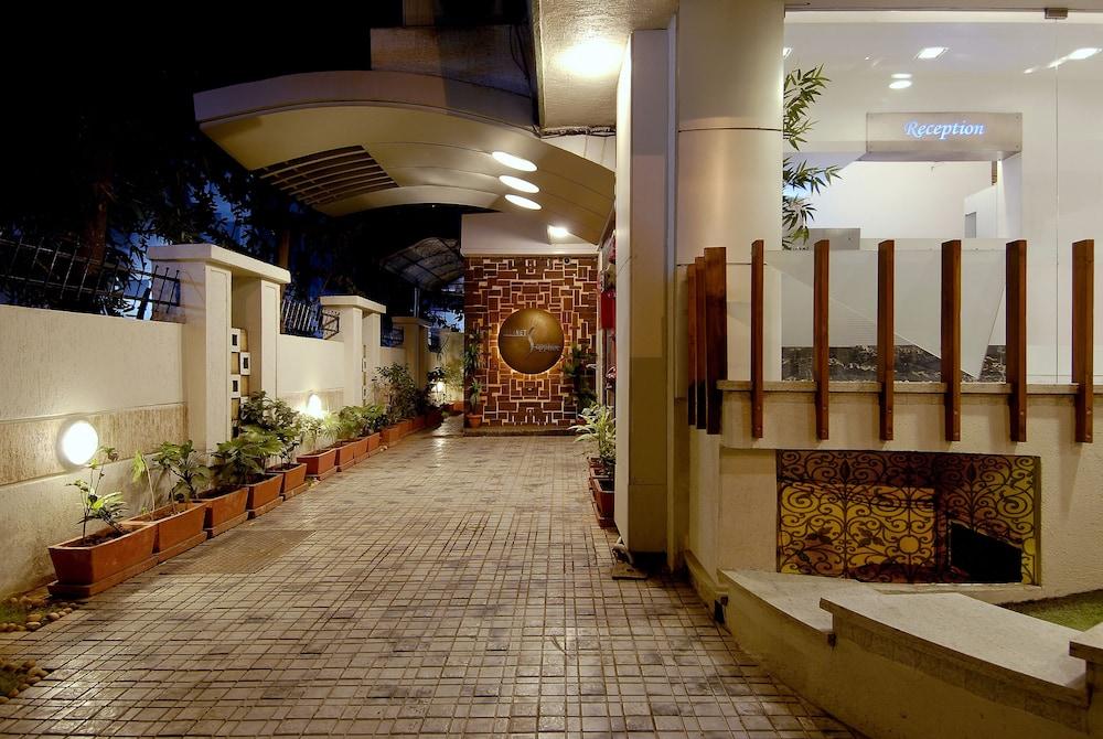 Hotel Planet Residency Mumbai Bagian luar foto